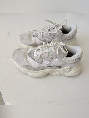 adidas OZWEEGO Kids Sneakers Size 1 Youth Gray White Chunky Shoes Suede Unisex